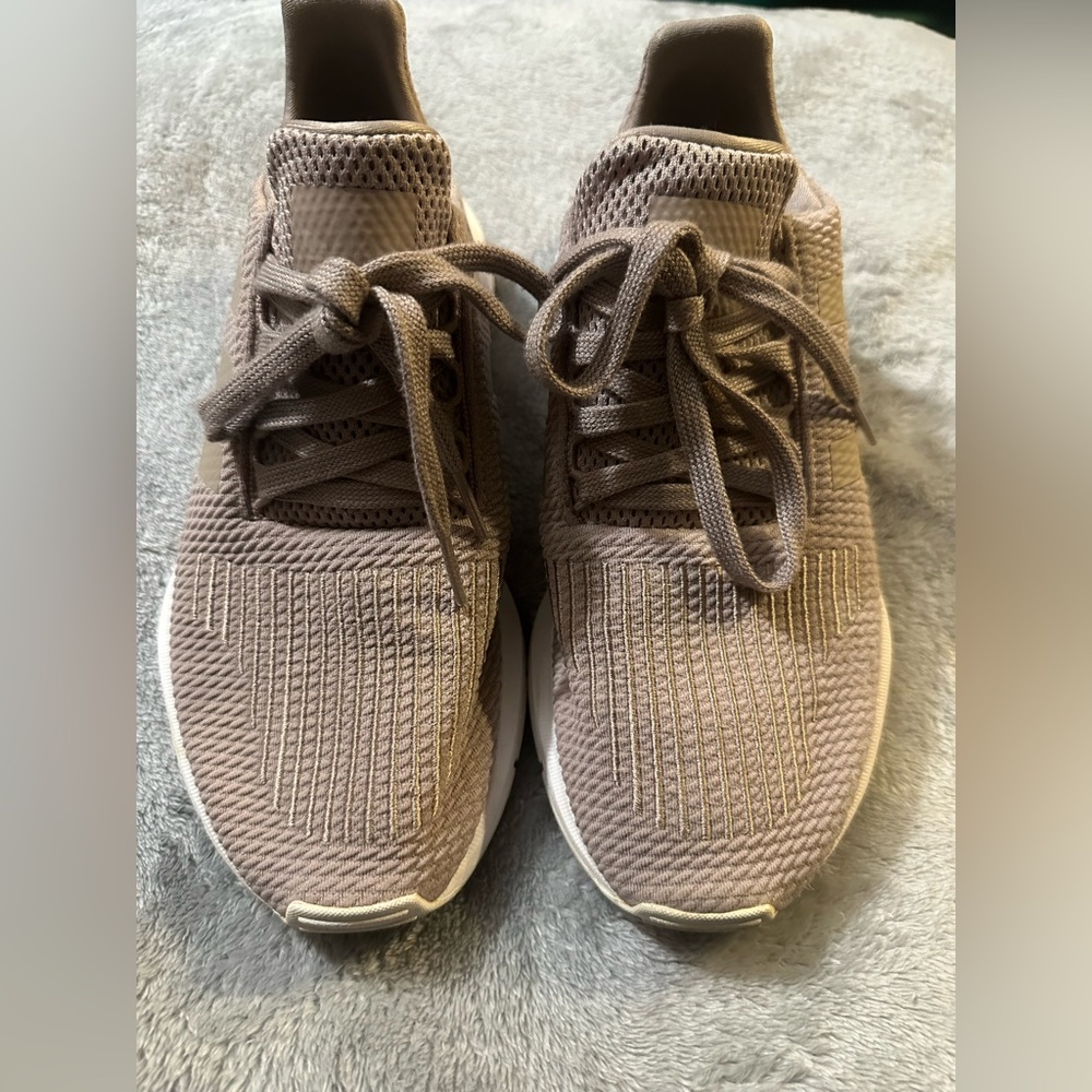 Adidas athletic tennis shoes brown tan size 7